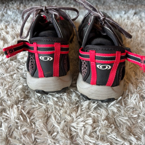 SALOMON. Black and red water shoes. Contra grip bottoms, size 7.5 - Picture 2 of 3